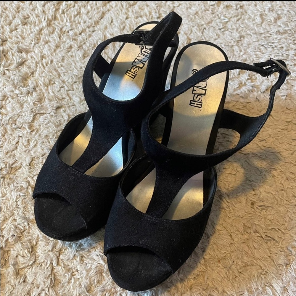 Black wedges